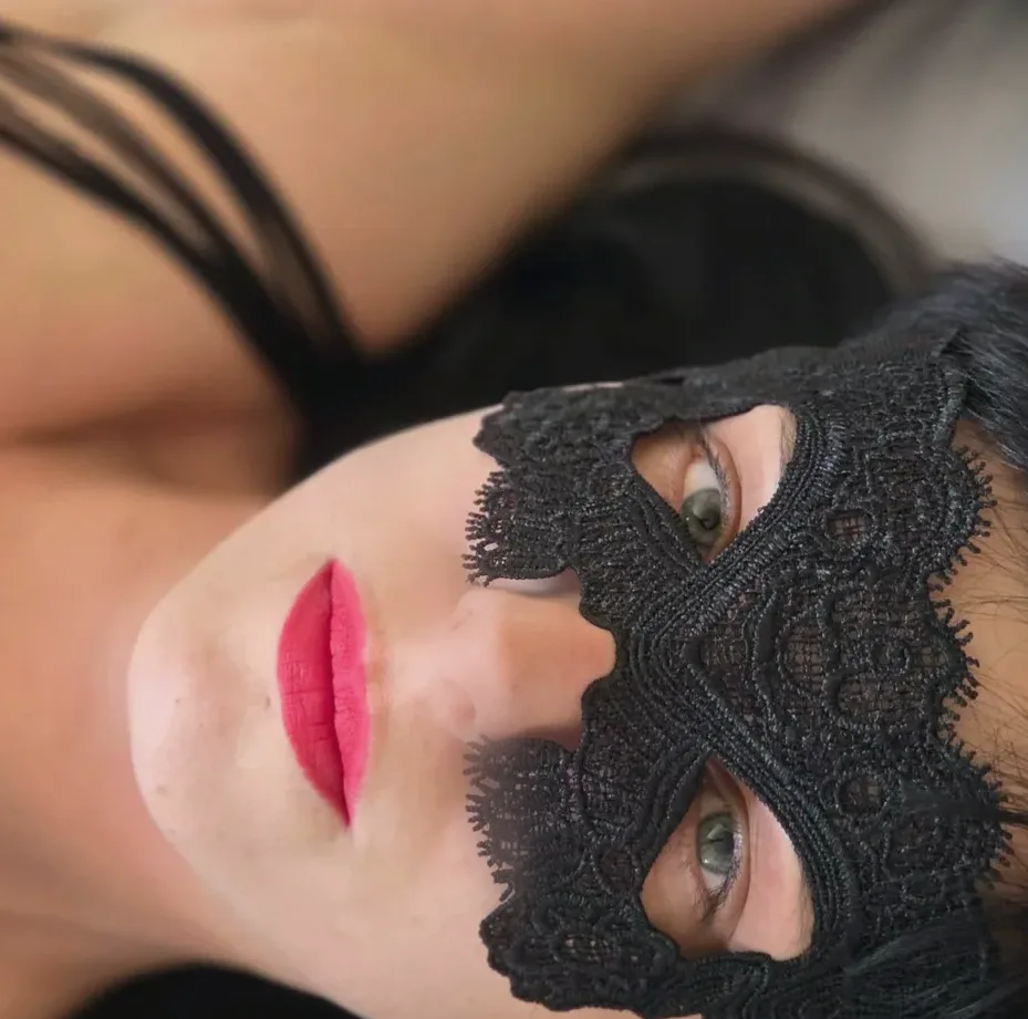 Ellie, 36