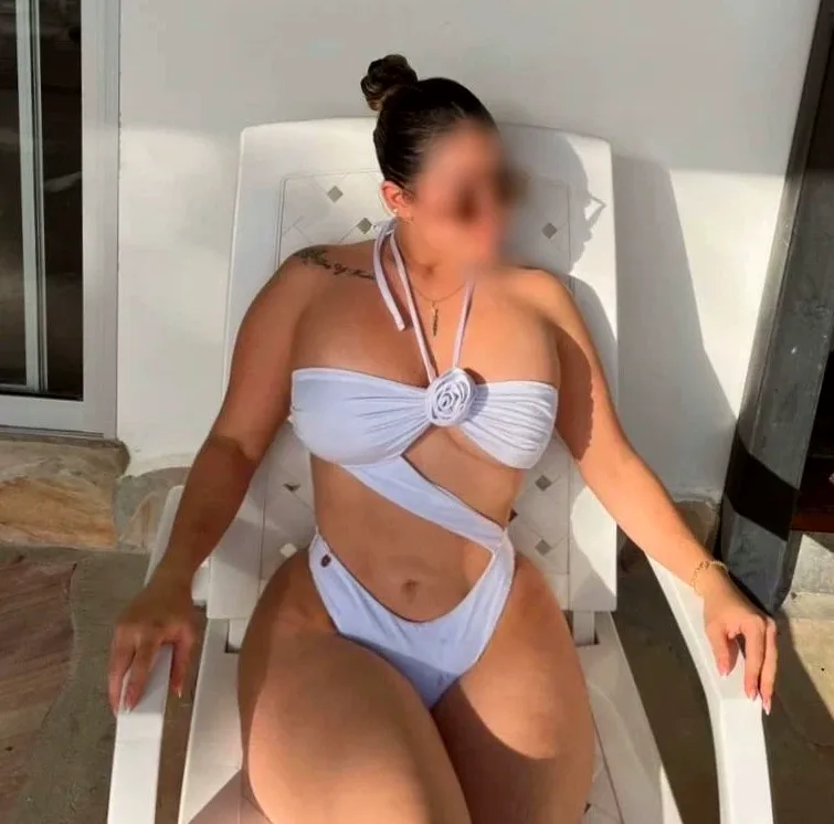 Isabelle, 28