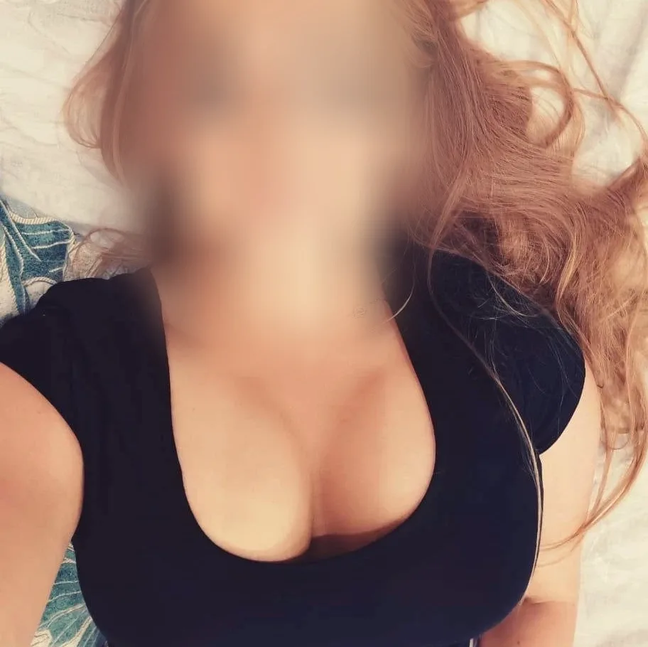 Leanne, 32